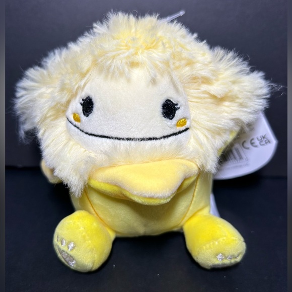 Nomi the Banana Bigfoot Clip Squishmallow - Picture 1 of 3